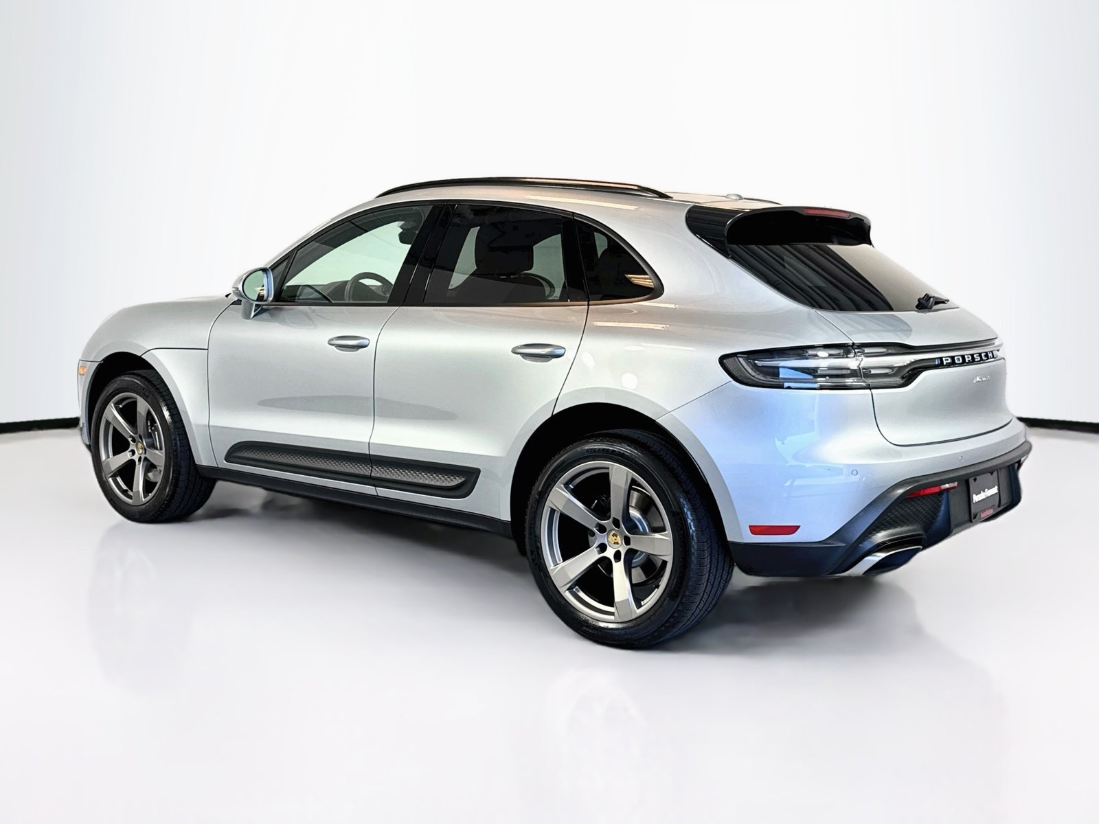 Used 2025 Dolomite Silver Porsche T image 3