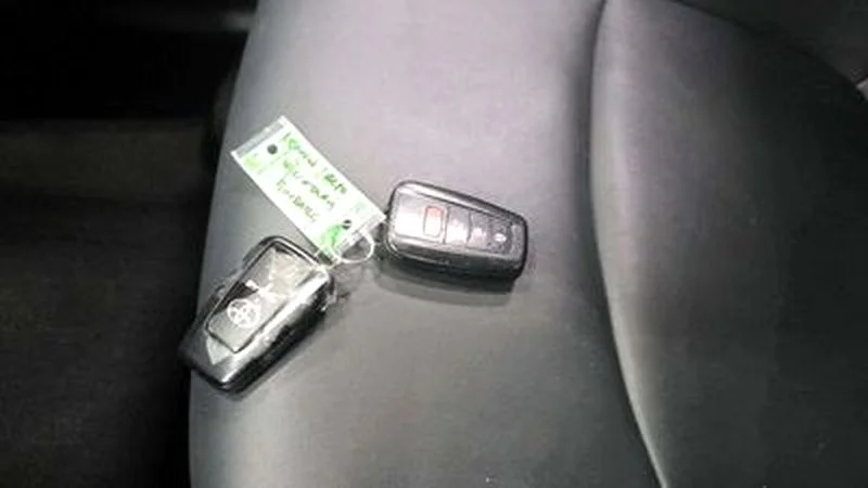 Used 2021 Blue Toyota XLE Premium image 20