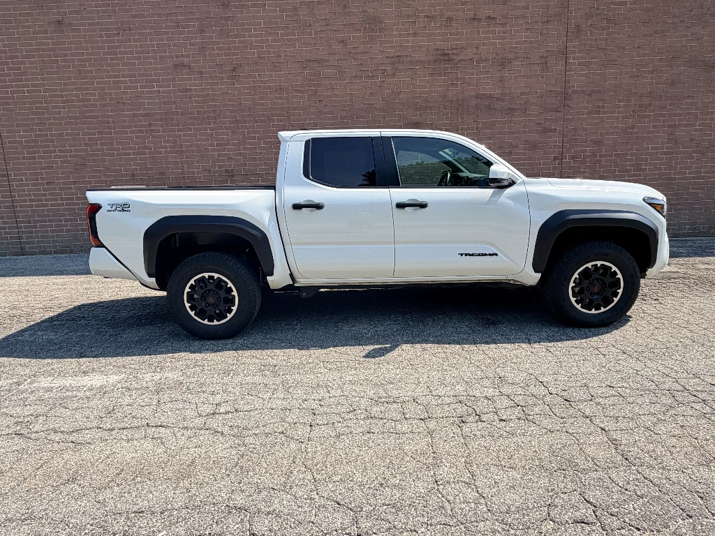 Used 2026 Ice Cap Toyota SR5 image 7