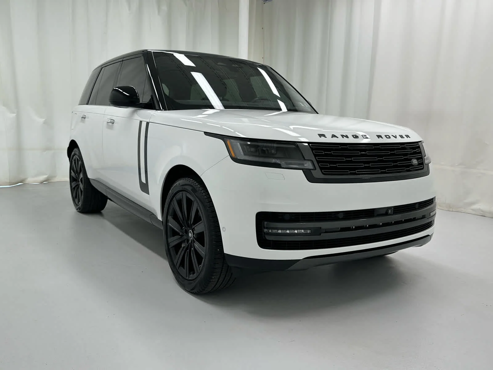 2025 Land Rover Range Rover SE