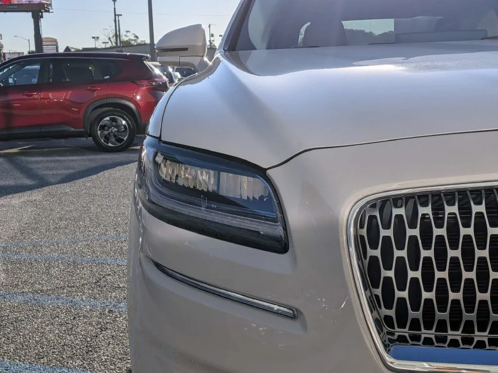 Used 2022 Pearl Metallic Lincoln Reserve image 8