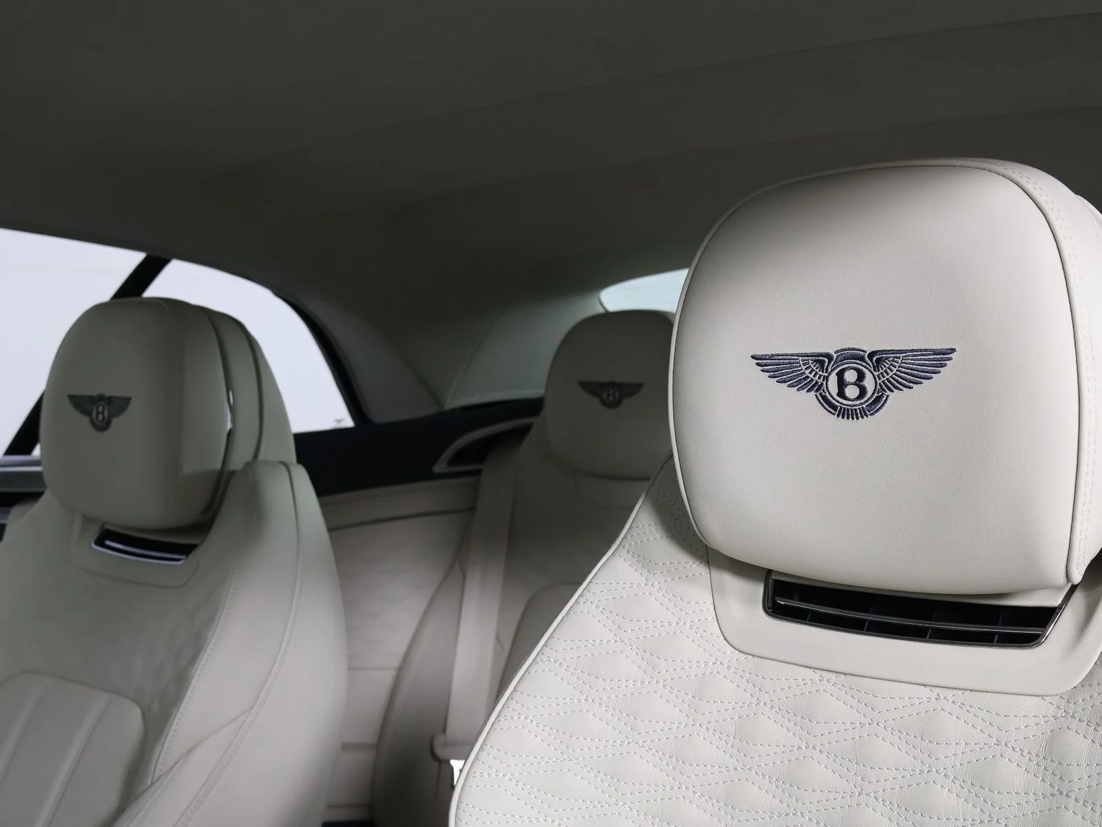New 2026 Dark Sapphire Bentley GTC S image 25