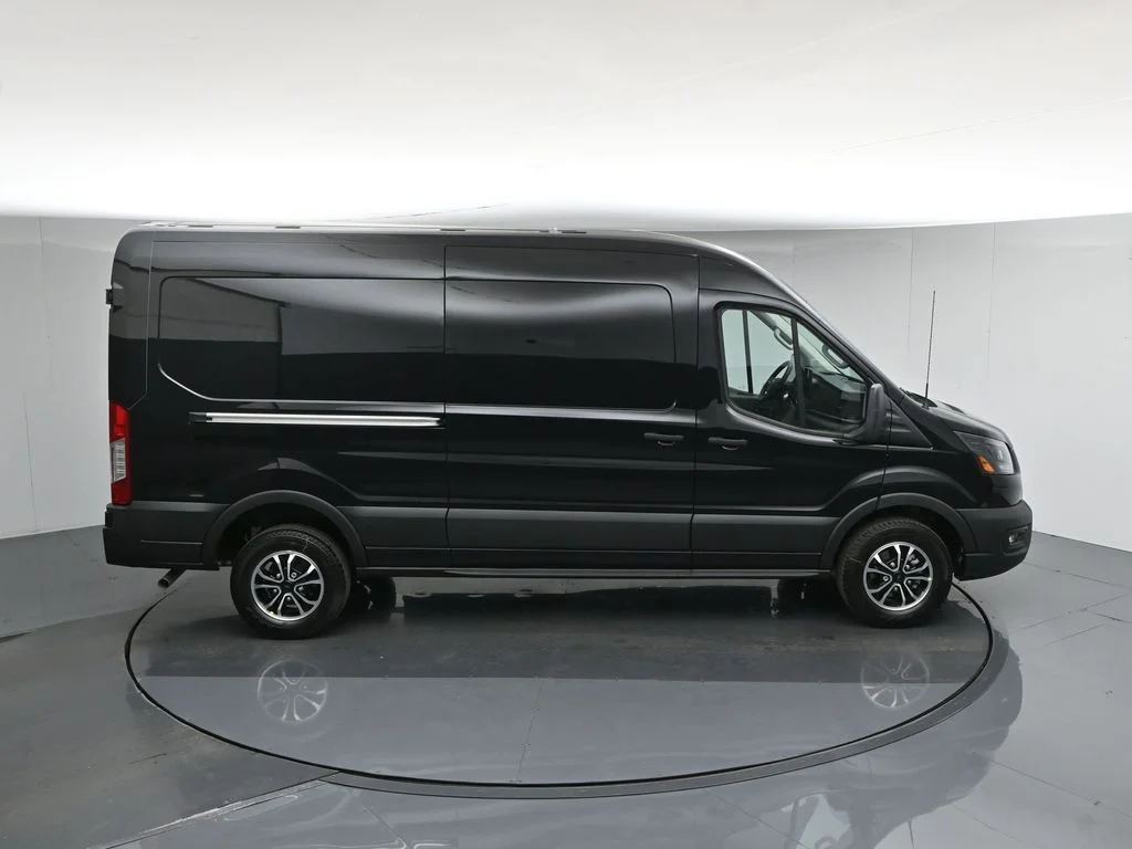 New 2026 Agate Black Metallic Ford Base image 38