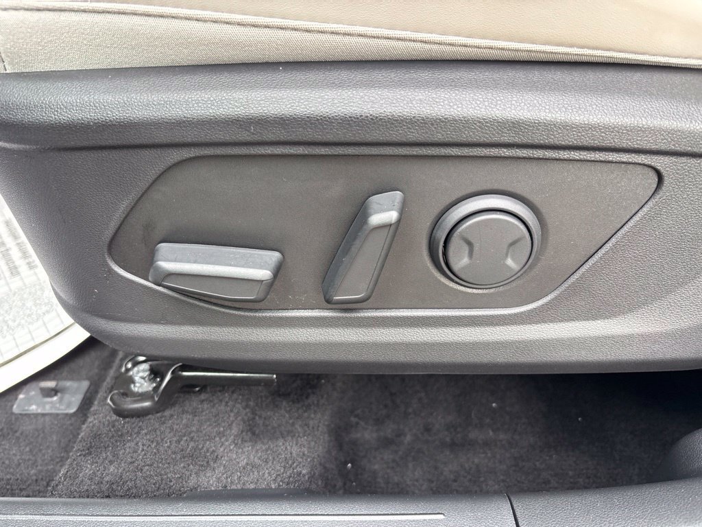 Used 2024 Silver Hyundai SEL Convenience image 19
