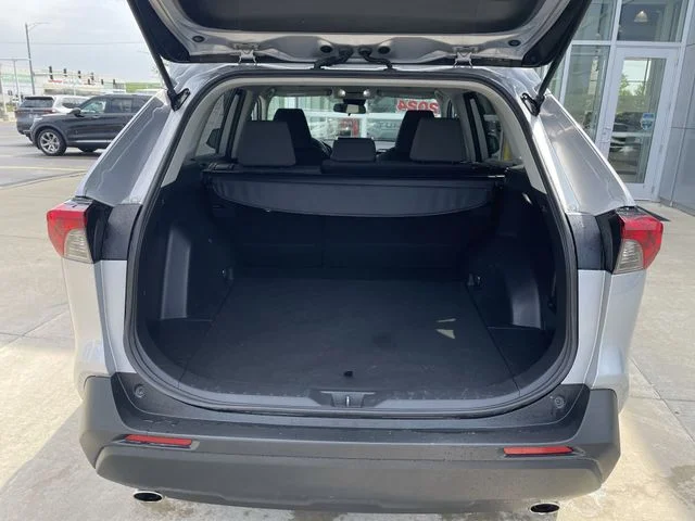 2024 Toyota RAV4 XLE - Photo 33
