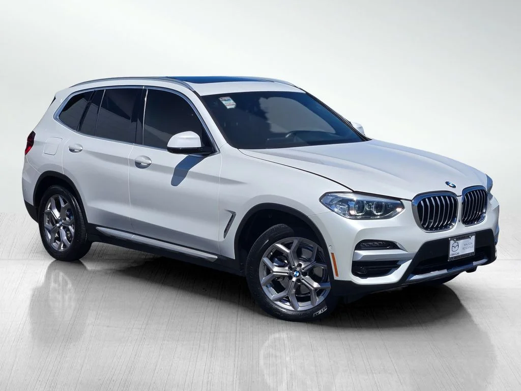 Used 2021 White Metallic BMW sDrive30i image 1