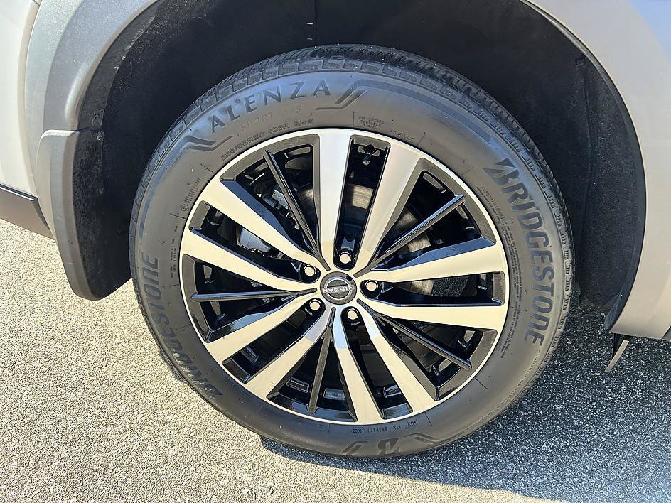 Certified Used 2024 Pearl White Tricoat Nissan Platinum image 11