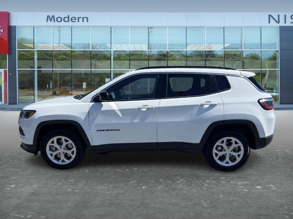 Used 2024 Bright White Clearcoat Jeep Latitude image 8