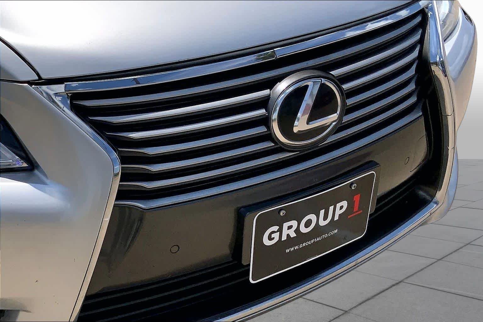 Used 2015 Liquid Platinum Lexus  image 29