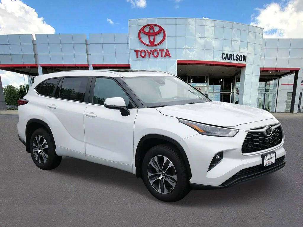 Used 2023 Toyota Highlander XLE with VIN 5TDKDRBH3PS042822 for sale in Minneapolis, Minnesota
