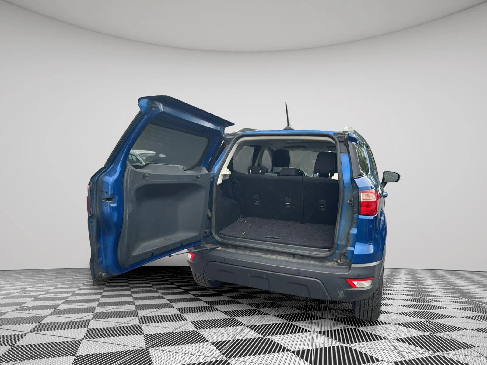 Used 2019 Lightning Blue Ford SE image 9