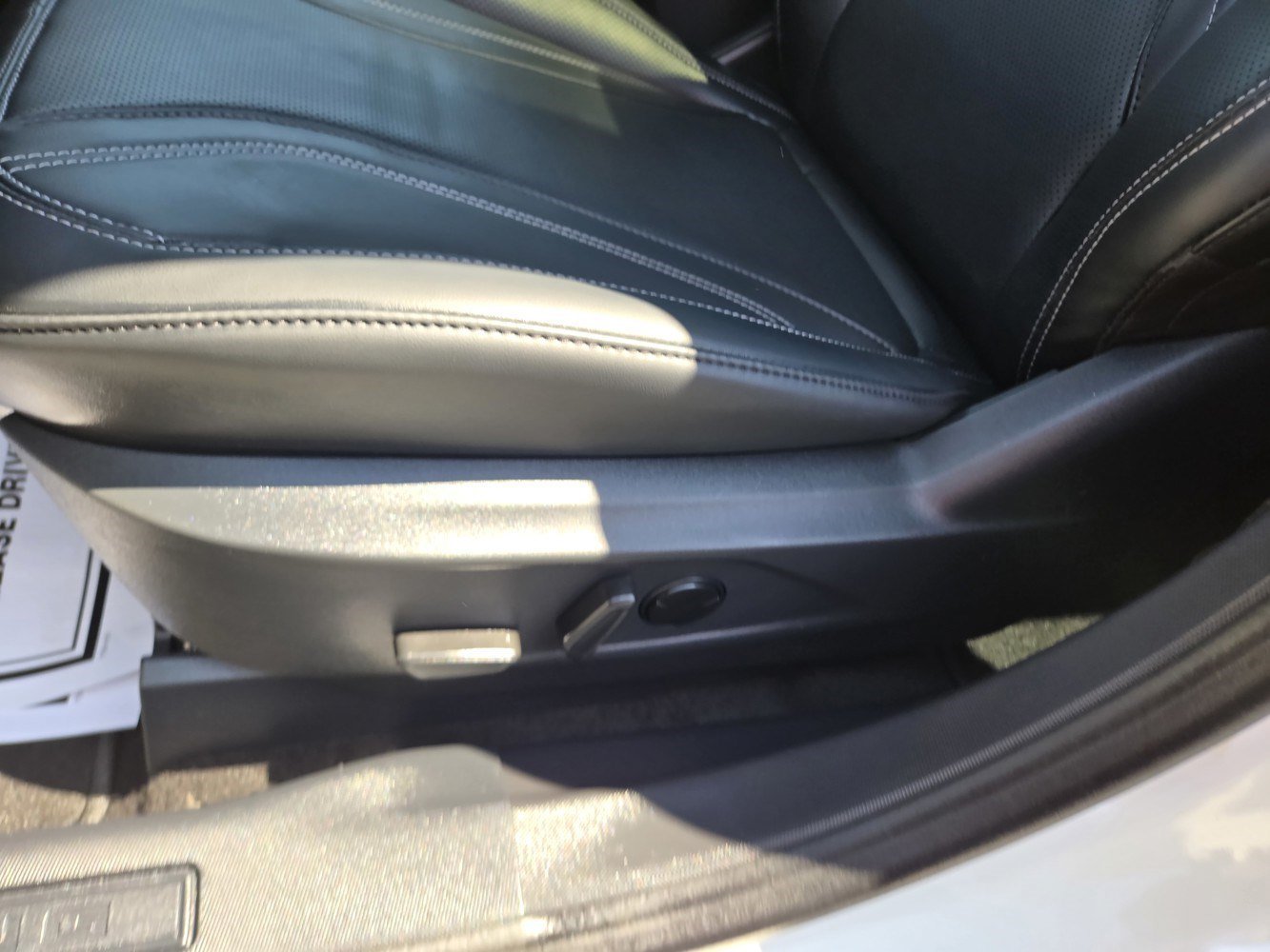 Used 2024 White Ford Premium image 31