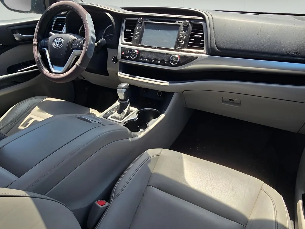 Used 2014 Shoreline Blue Pearl Toyota XLE image 26
