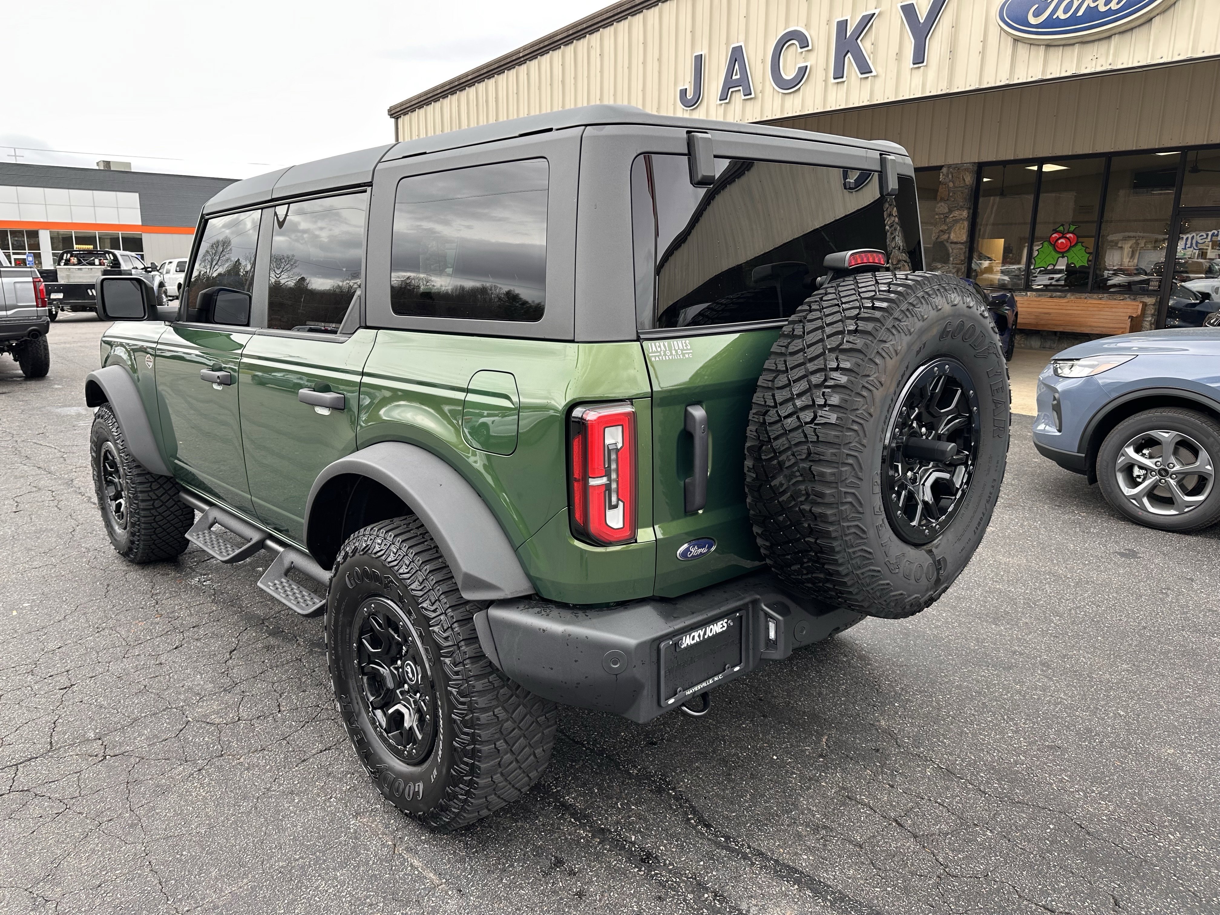 Certified Used 2024 Eruption Green Metallic Ford Wildtrak image 8