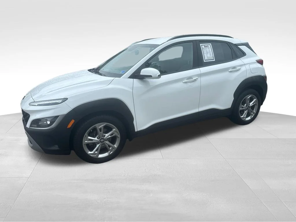 Used 2023 White Hyundai SEL image 4
