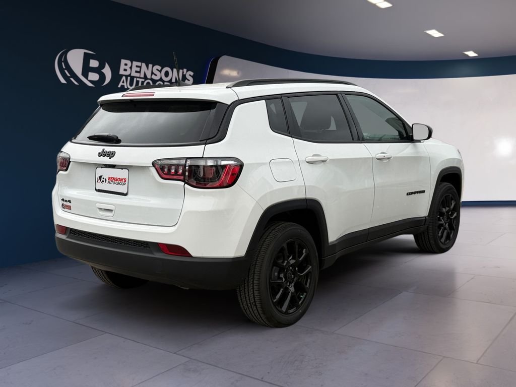 New 2026 Bright White Clear-Coat Exterior Paint Jeep Latitude image 5