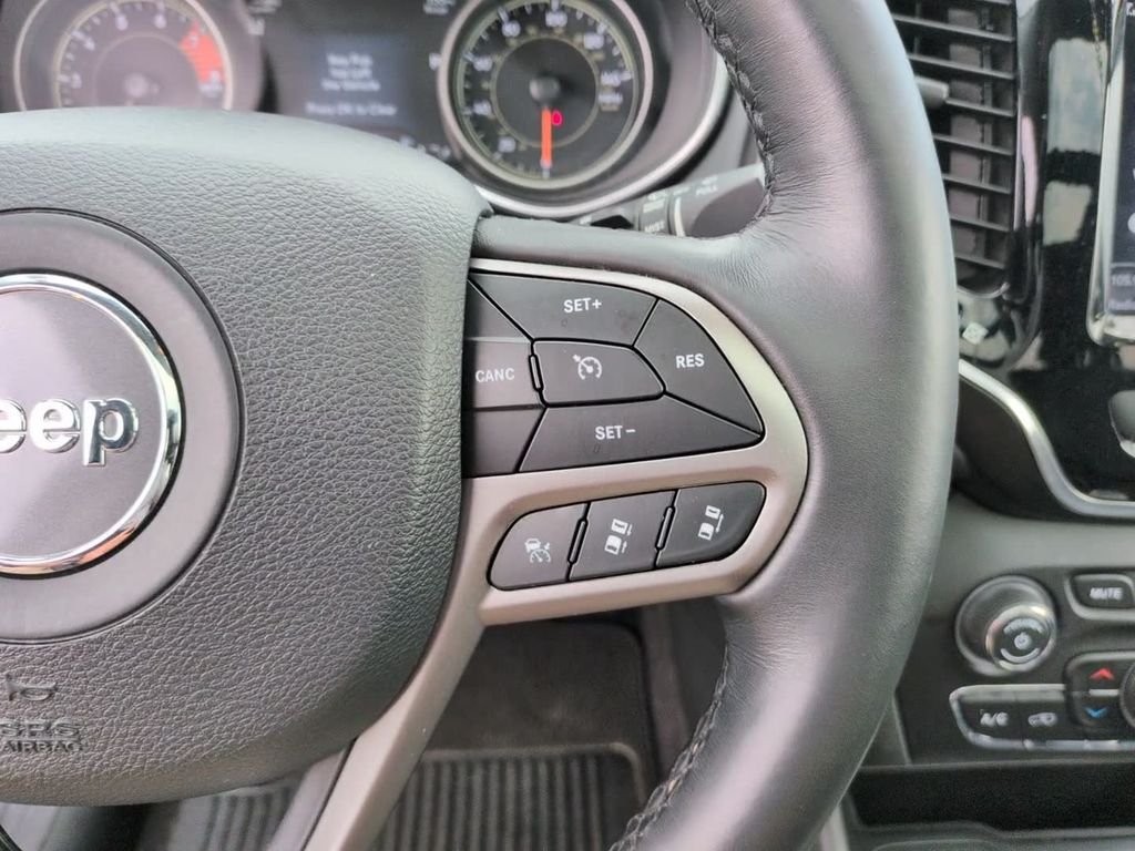 Certified Used 2019 White Jeep Overland image 21