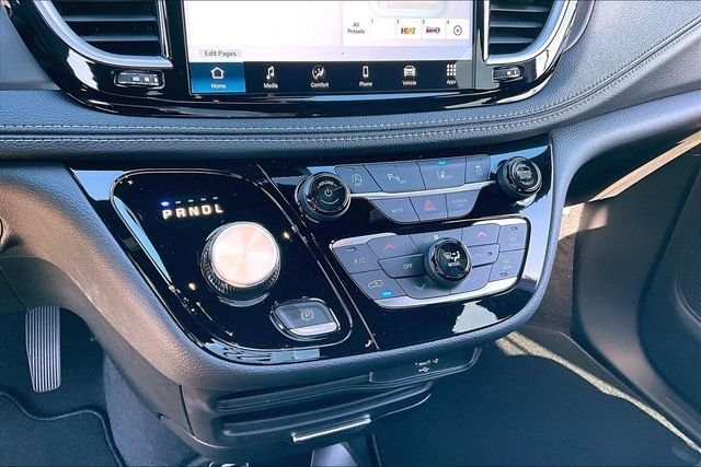 New 2026 Chrysler Pacifica Select 4D Passenger Van