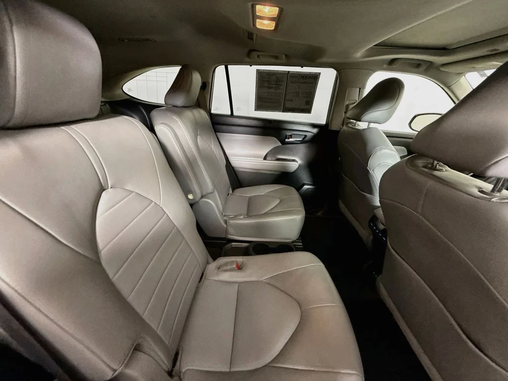 Used 2022 Moon Dust Toyota Hybrid XLE image 26
