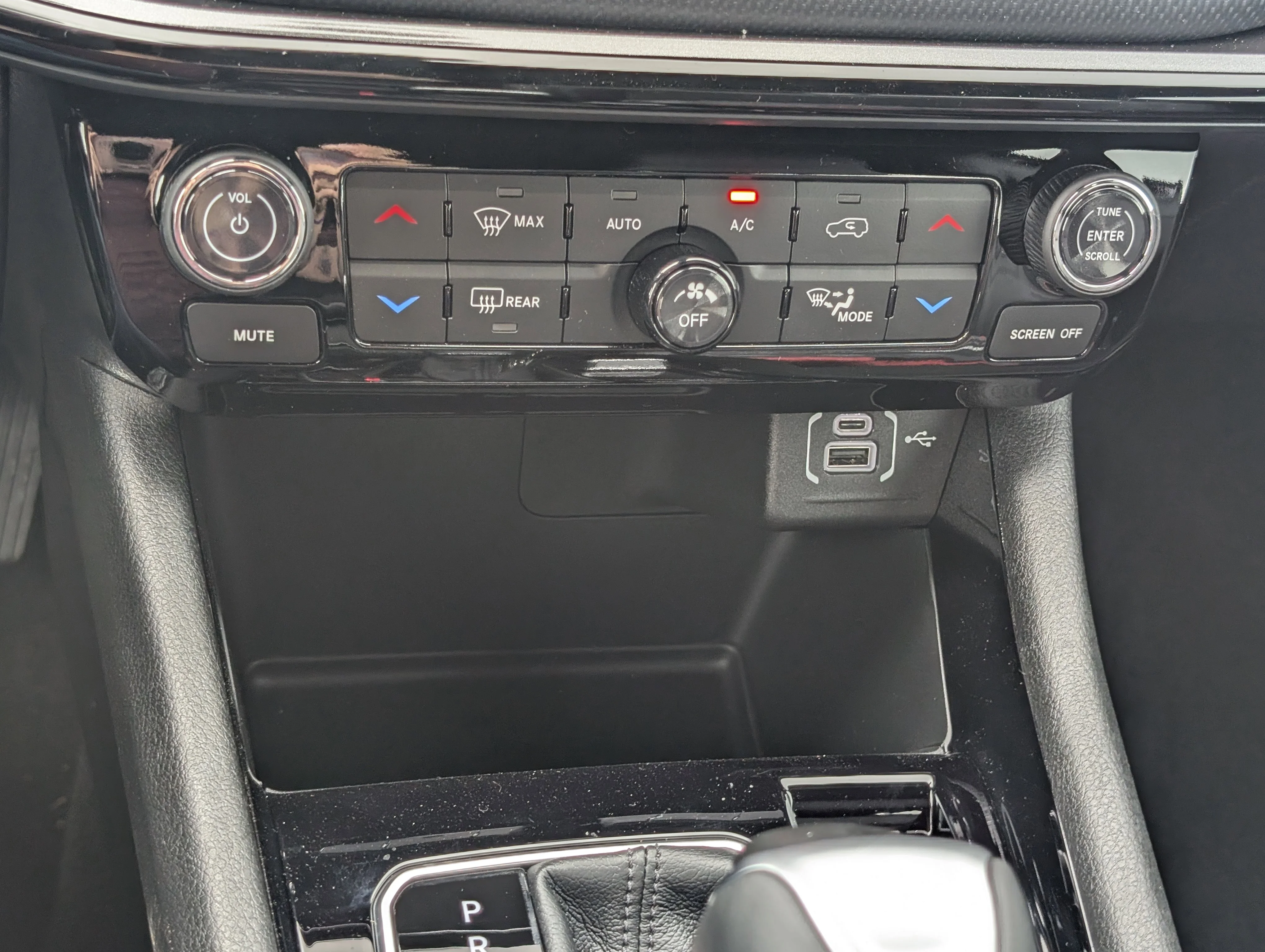 New 2026 Diamond Black Crystal Pearl Jeep North image 31