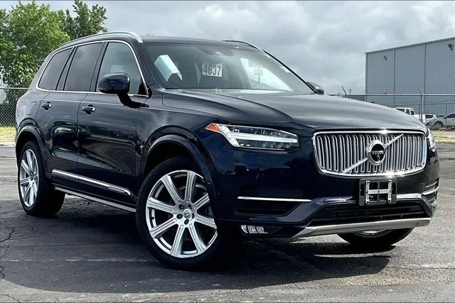 Used 2019 Blue Volvo T6 Inscription image 2