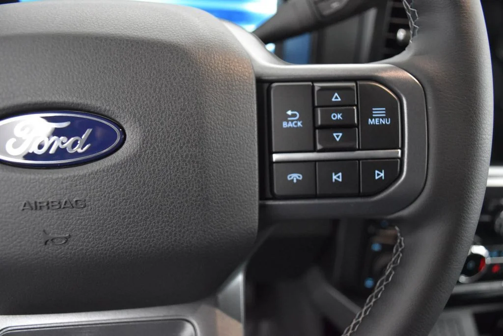 New 2027 Oxford White Ford F-250® Lariat® image 15