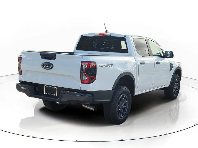 New 2026 Oxford White Ford XLT image 7