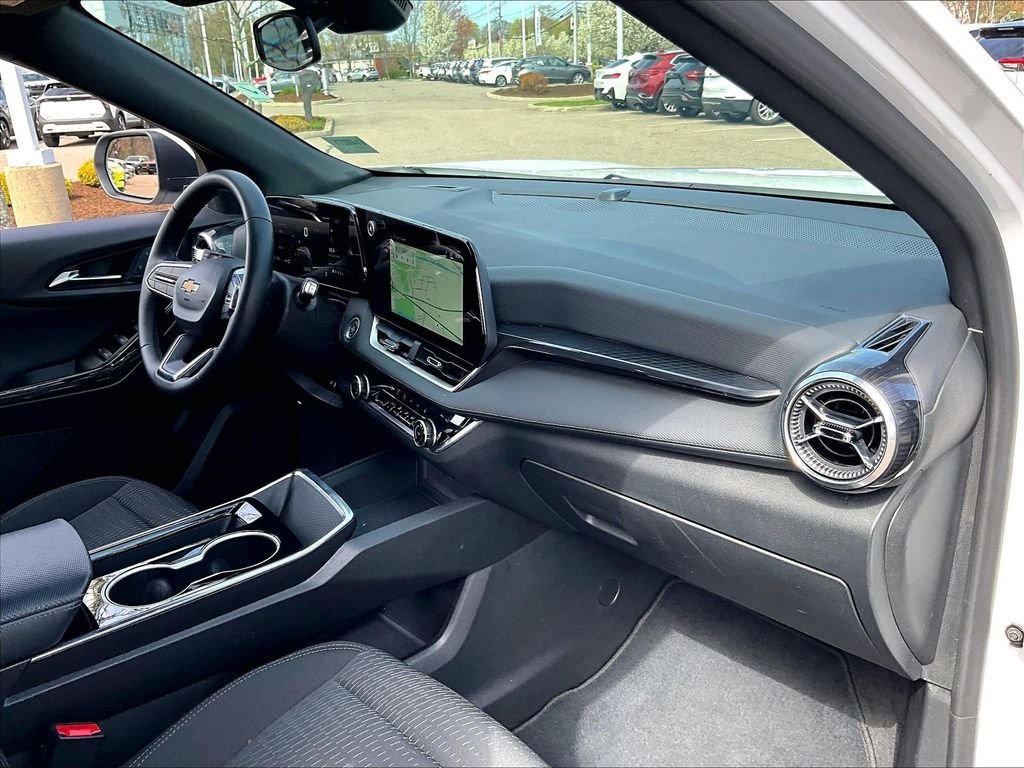 Used 2025 White Chevrolet LT image 14