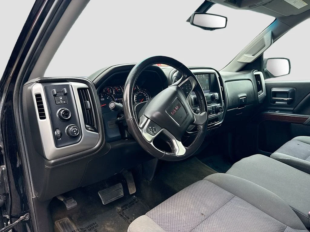 Used 2018 Black GMC SLE image 9