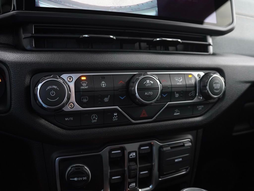 New 2026 Granite Crystal Metallic Clear-Coat Exterior Paint Jeep Sport S image 14