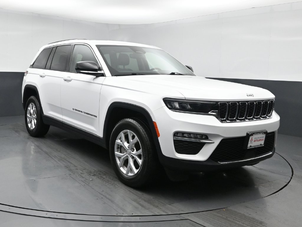 Used 2023 White Jeep Limited image 2