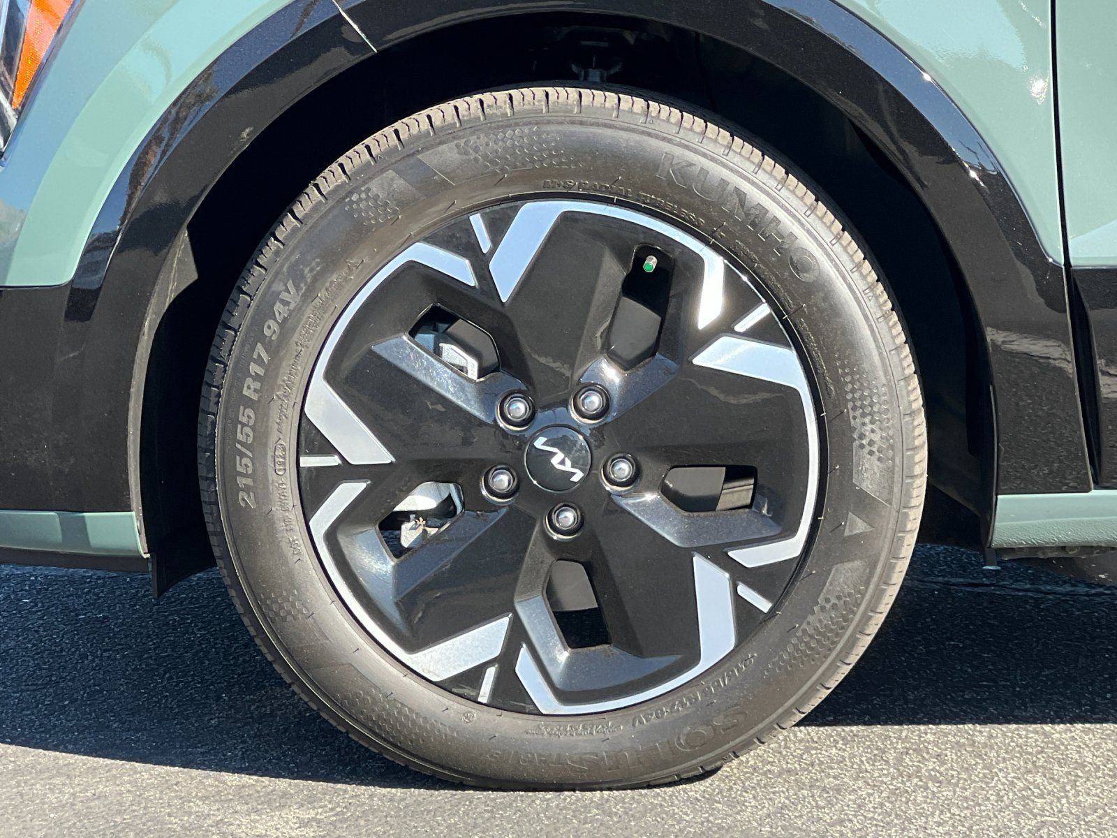 Certified Used 2023 Green Kia Wind image 25
