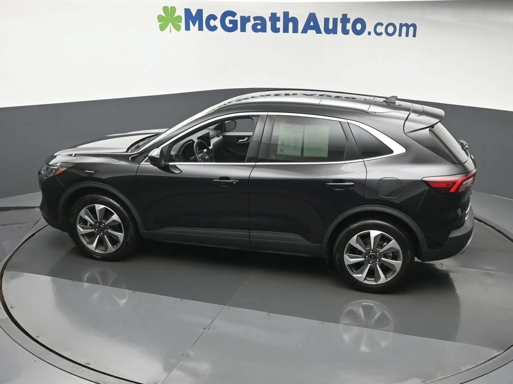 Used 2025 Black Ford Platinum image 27