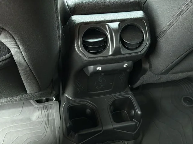 Used 2022 Red Jeep Sport image 21