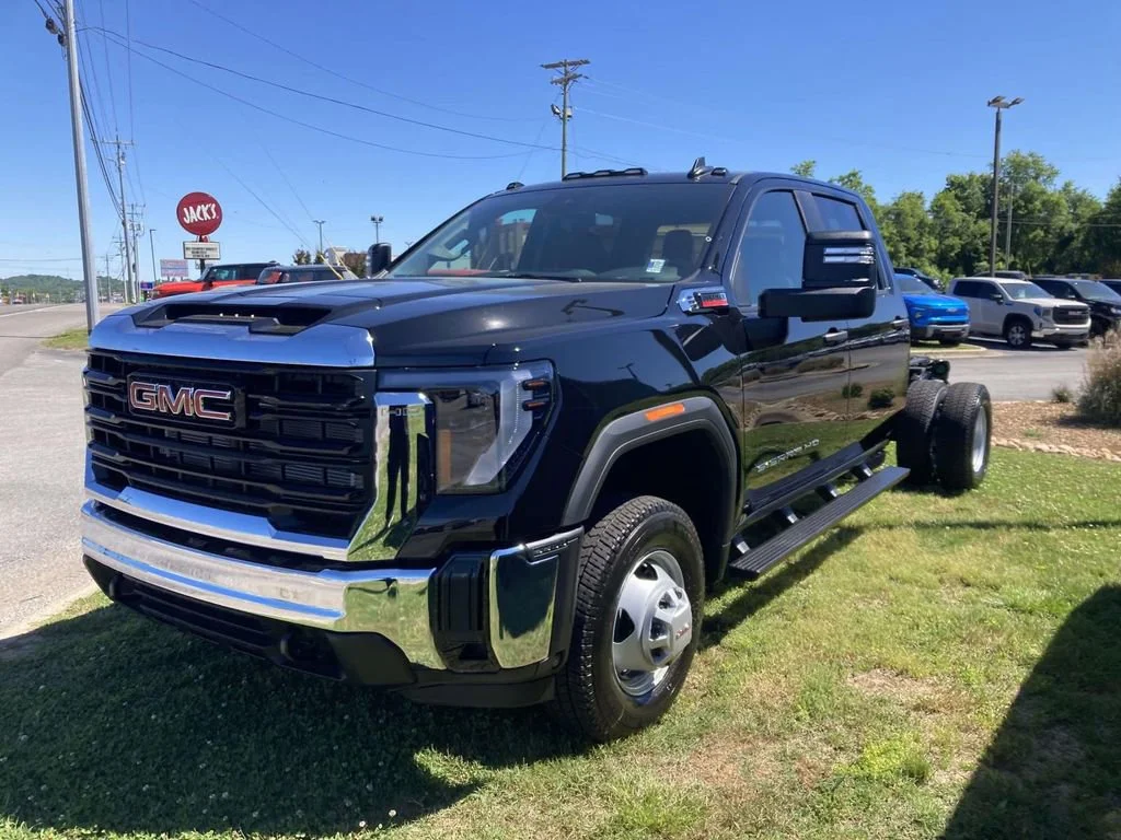 New 2026 Onyx Black GMC Pro image 7