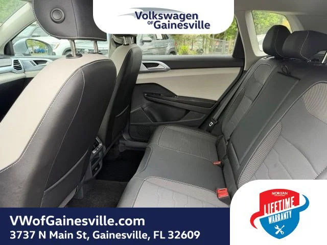 Certified Used 2025 Pyrite Silver Metallic Volkswagen SE image 11