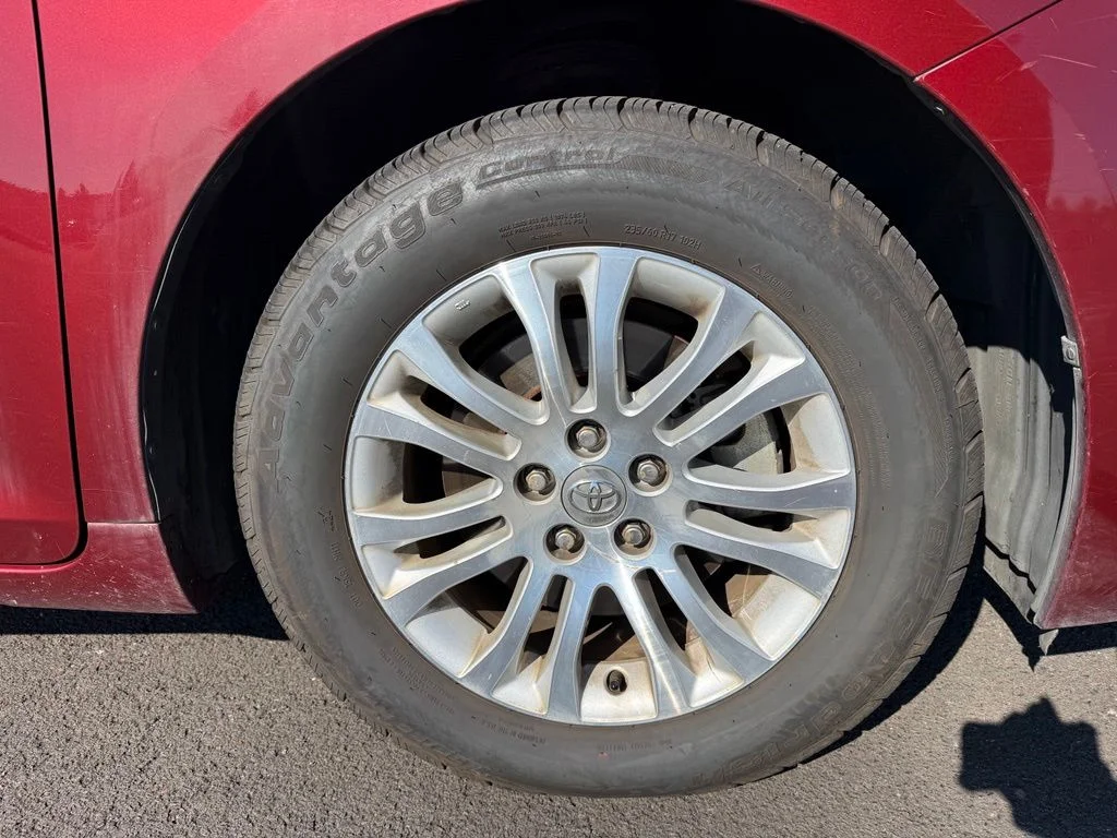 Used 2016 Salsa Red Pearl Toyota XLE image 25