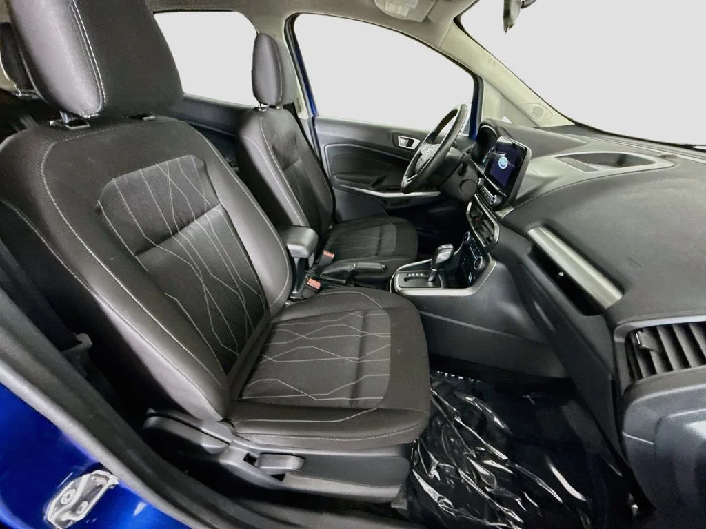 Used 2018 Blue Ford SE image 26