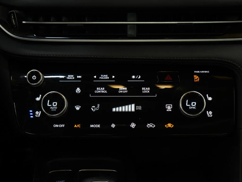 Used 2025 Grand Blue INFINITI LUXE image 21