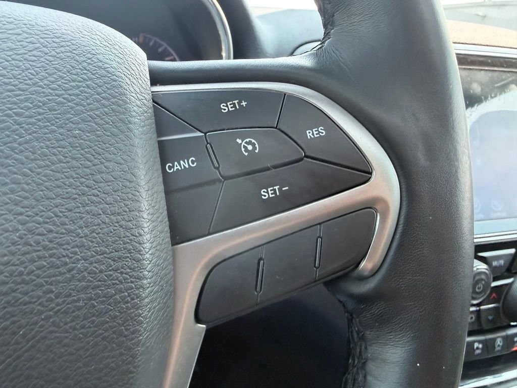 Used 2020 Red Jeep Altitude image 18