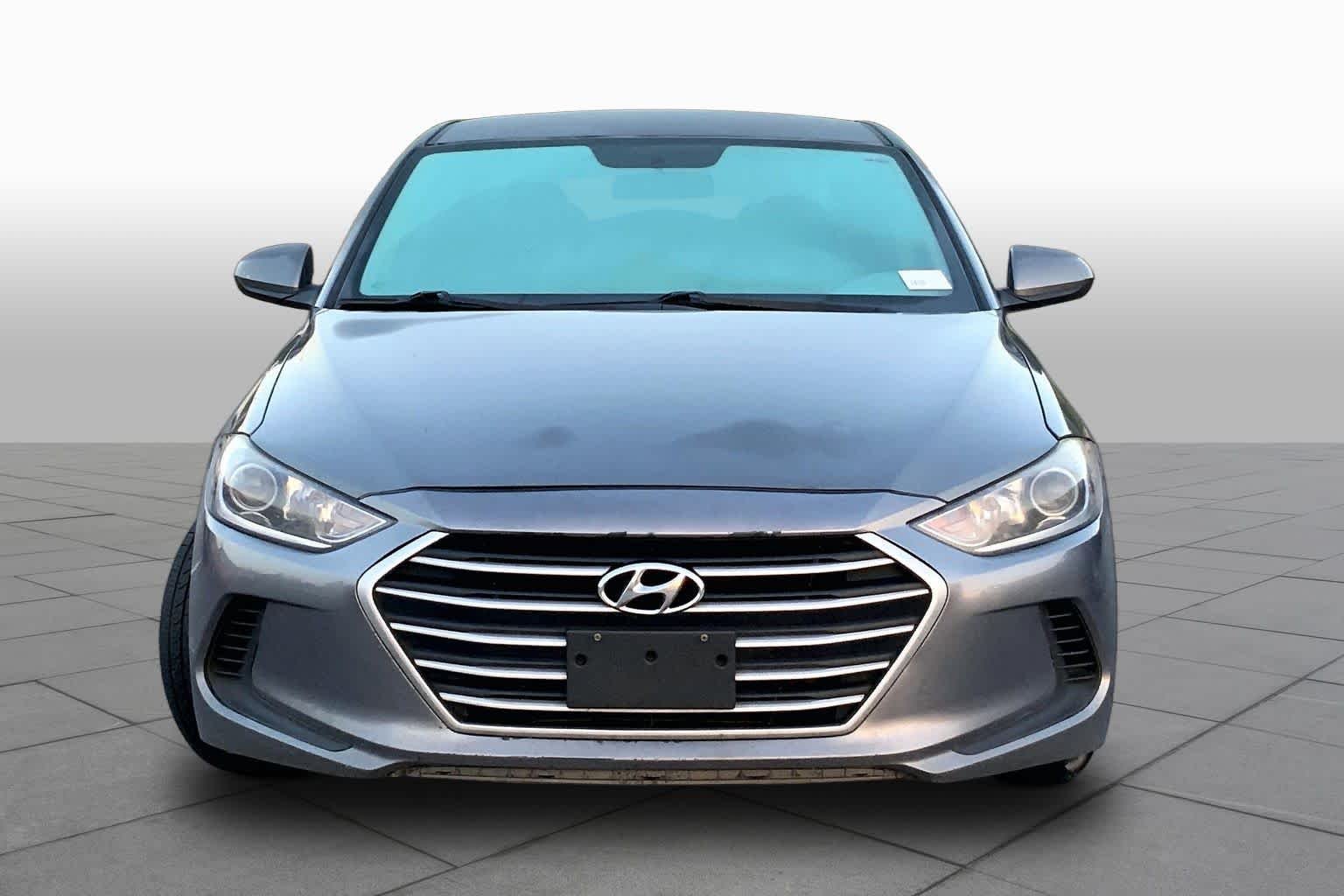 Used 2018 Machine Gray Hyundai SE image 4