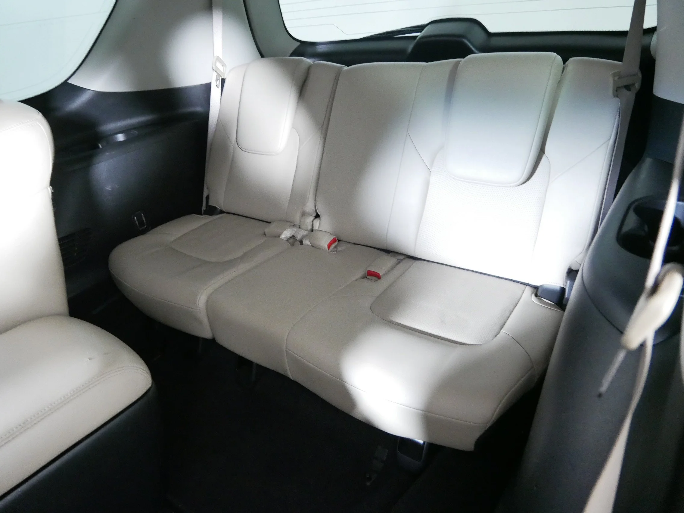 Used 2017 Pearl White Nissan Platinum image 33