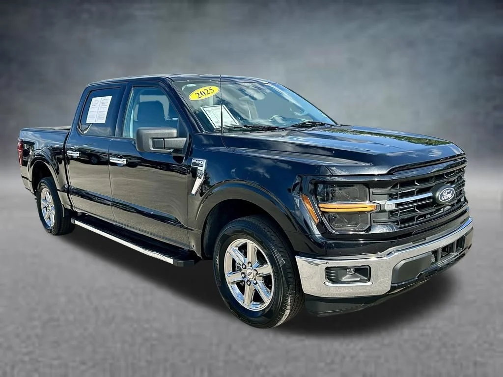 Used 2025 Black Ford XLT image 3