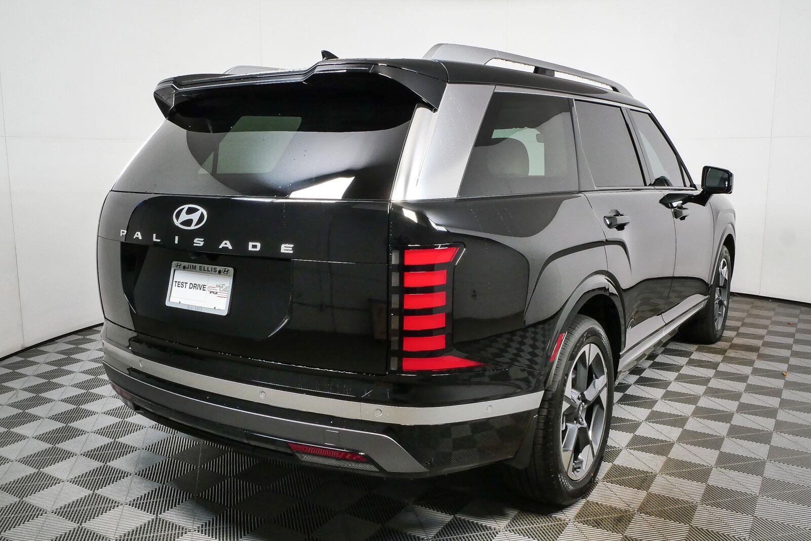 New 2026 Abyss Black Pearl Hyundai Limited FWD image 3
