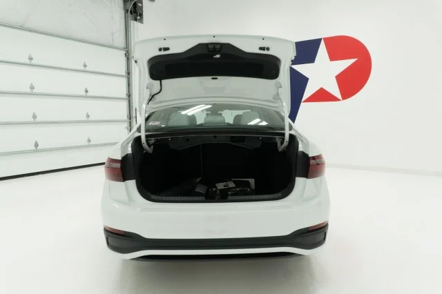 2026 Volkswagen Jetta SE - Photo 7