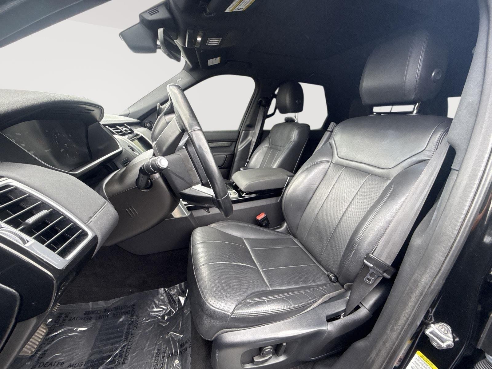 Used 2018 Santorini Black Metallic Land Rover HSE image 3