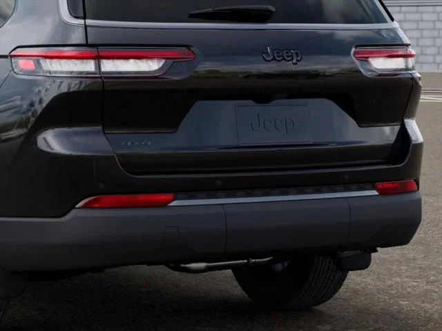New 2026 Diamond Black Crystal Pearl-Coat Exterior Paint Jeep Laredo image 15