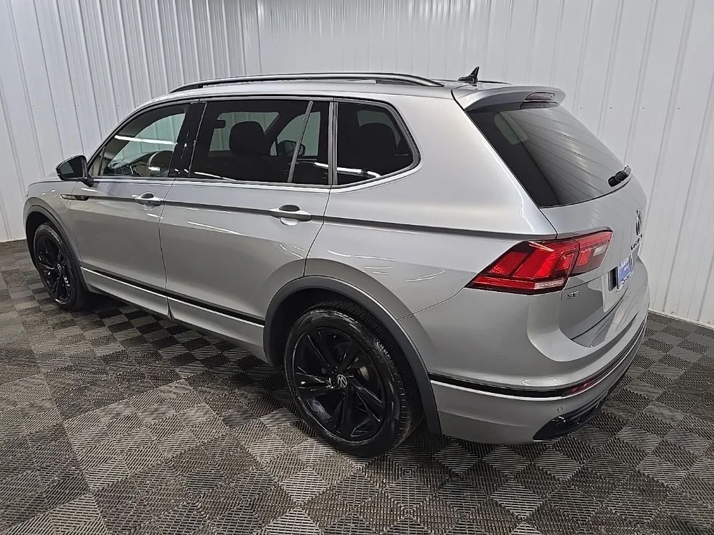 Used 2024 Silver Volkswagen 2.0T SE R-Line Black image 9