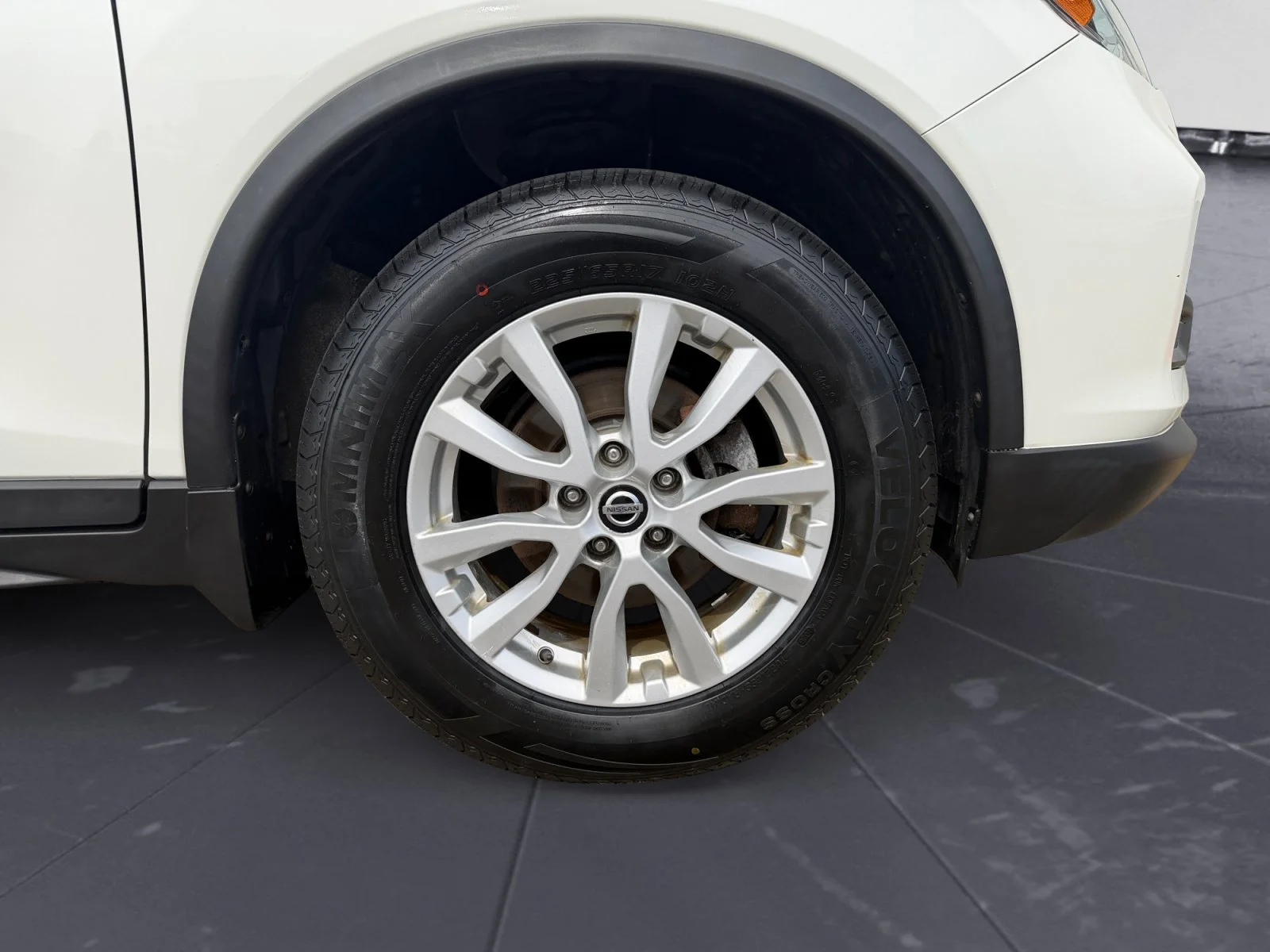 Used 2018 Pearl White Nissan SV image 43
