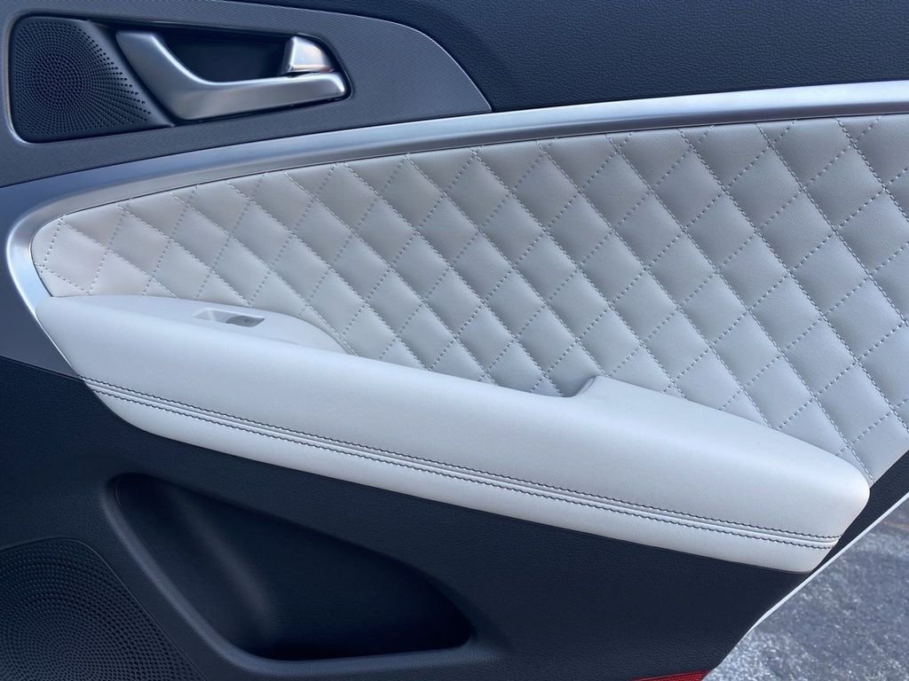 New 2025 White Genesis 3.3T SPORT PRESTIGE image 17